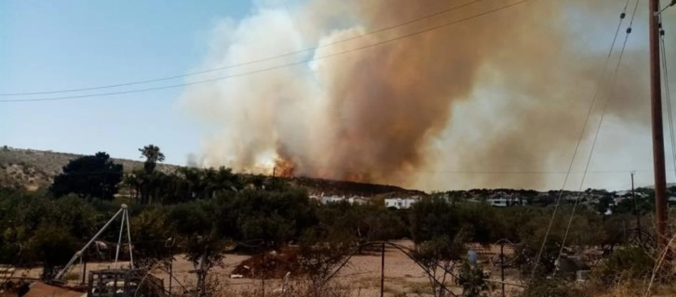 Τρία ενεργά πύρινα μέτωπα στην Κύπρο - Μεγάλη κινητοποίηση από επίγεια και εναέρια μέσα